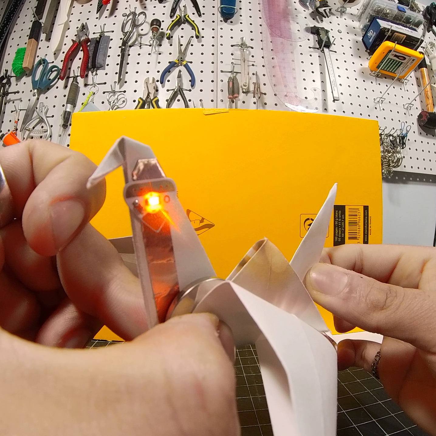 Origami bird prototype V2 <br> <a href='https://youtu.be/mECKxrWcwtw' target='_blank'>Origami Bird Circuit Video</a>