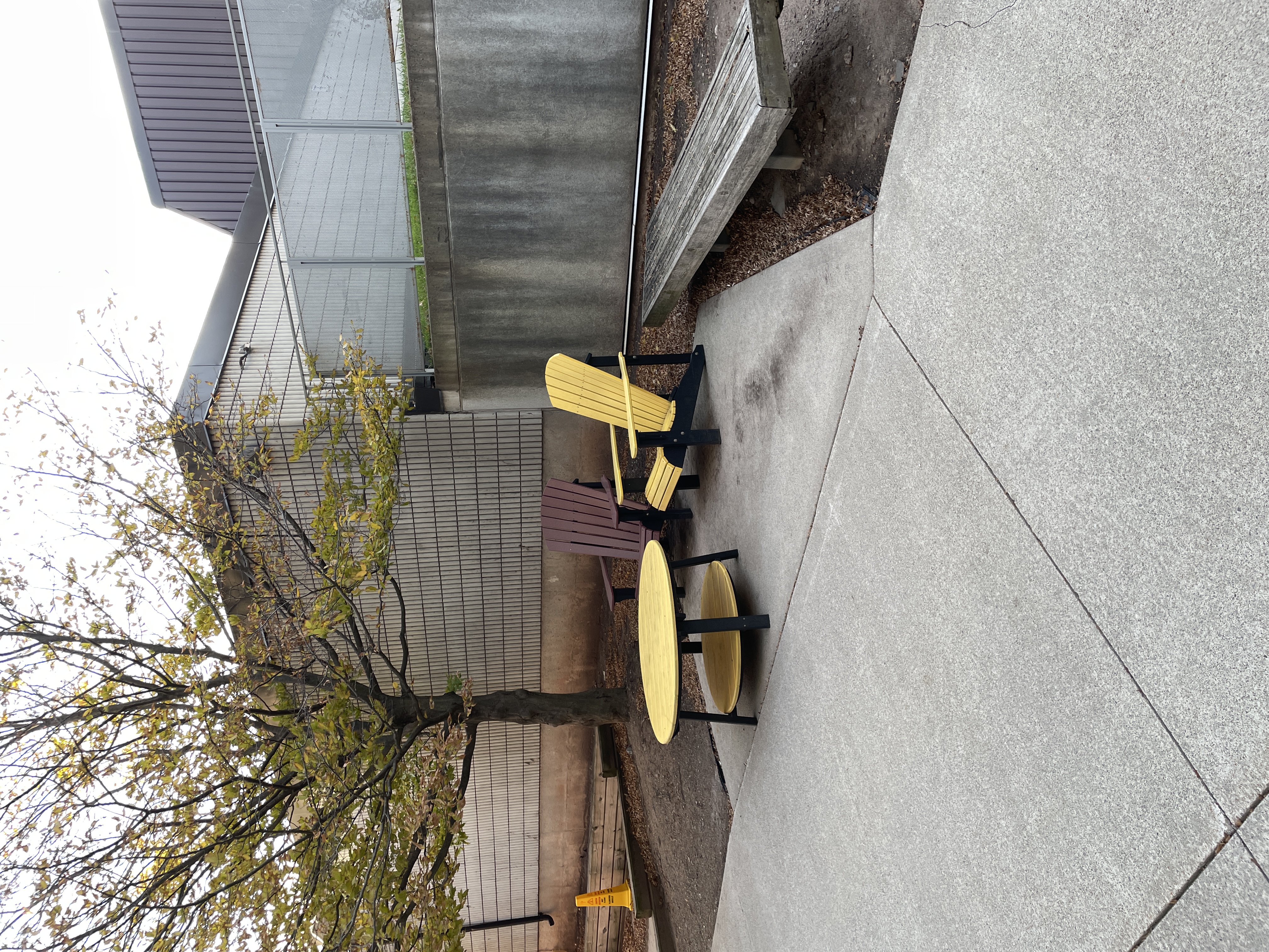 This outdoor area connects the Marquee/SSU to J wing. It is an outdoor space with mostly concrete, with some chairs and benches. This is used as an outdoor hang out spot however there is almost no lighting or protection from weather. </div>